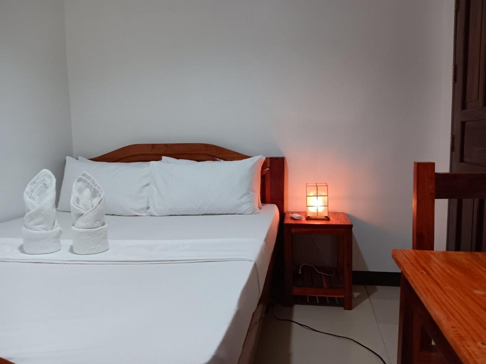 Forest Bay Inn Эль-Нидо Экстерьер фото