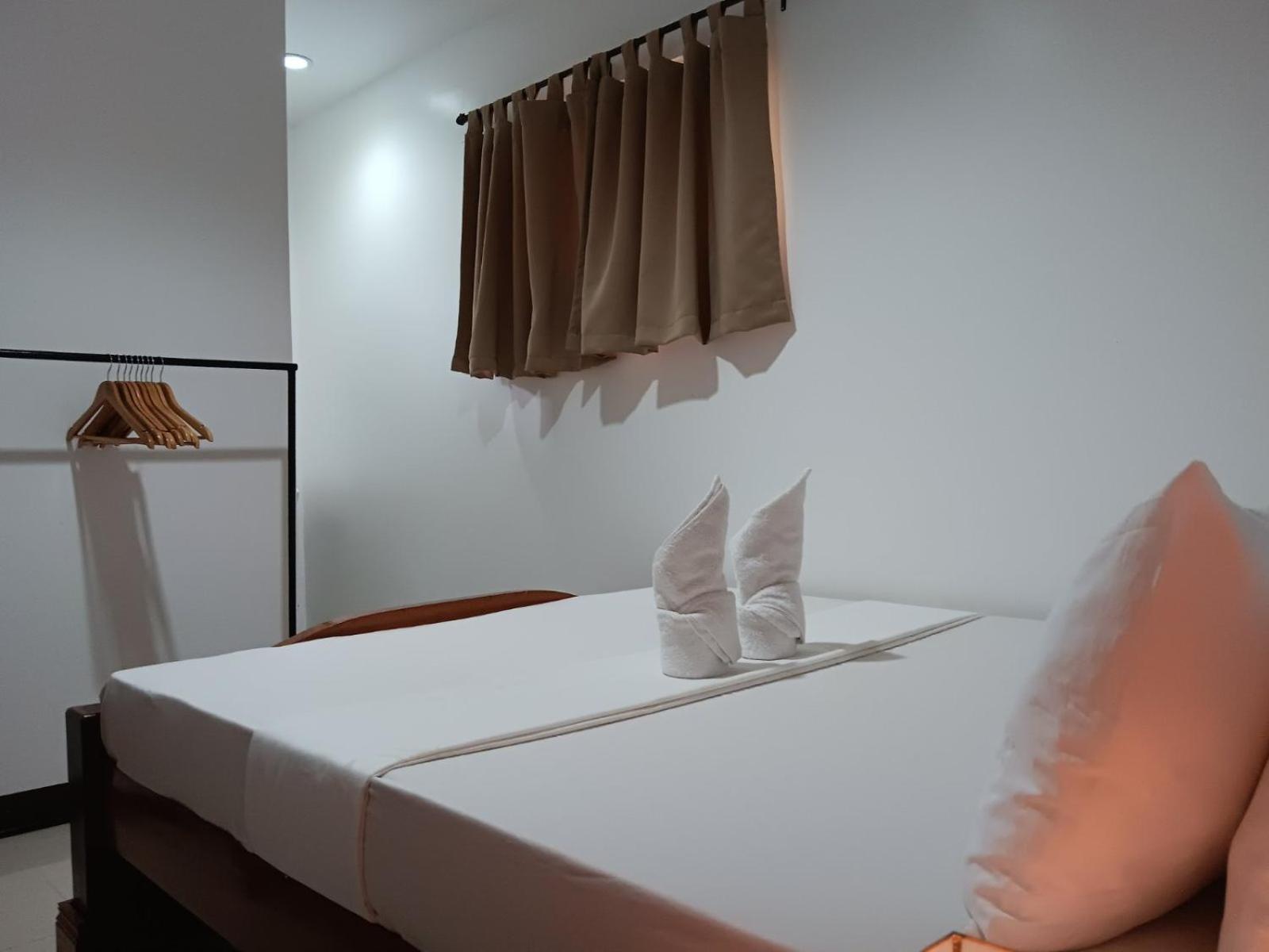 Forest Bay Inn Эль-Нидо Экстерьер фото