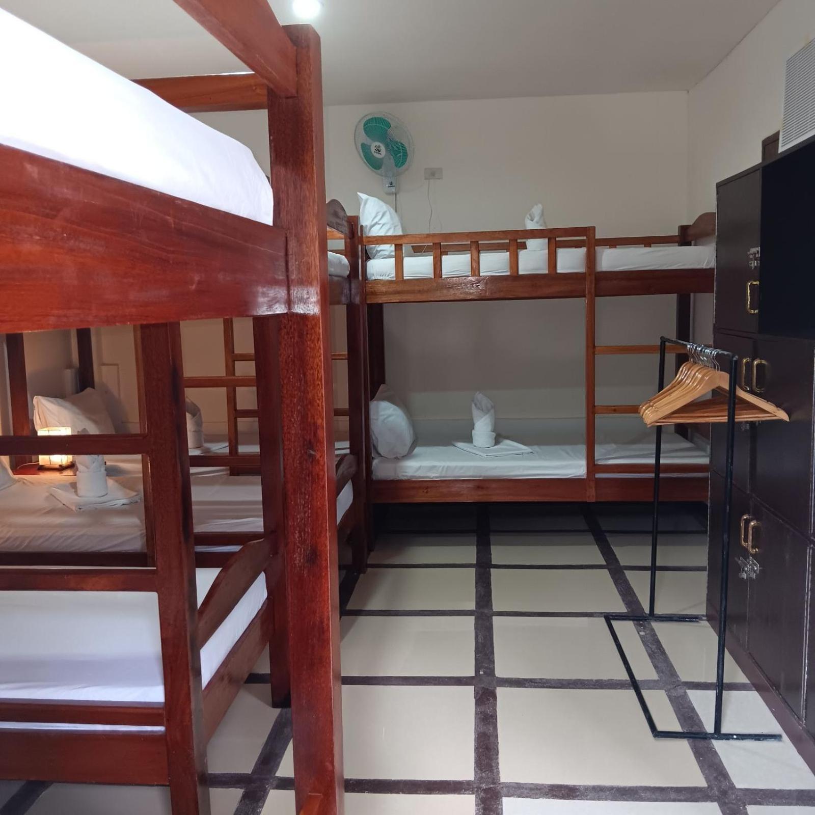 Forest Bay Inn Эль-Нидо Экстерьер фото
