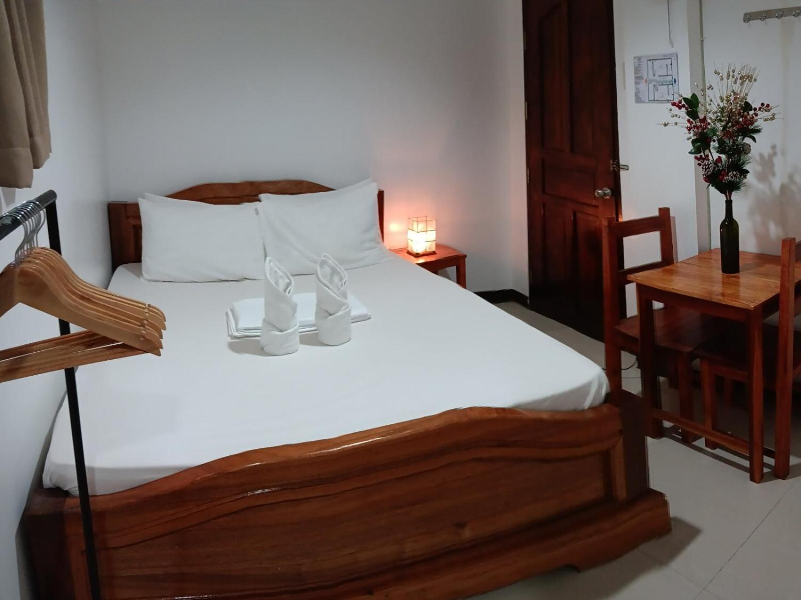 Forest Bay Inn Эль-Нидо Экстерьер фото